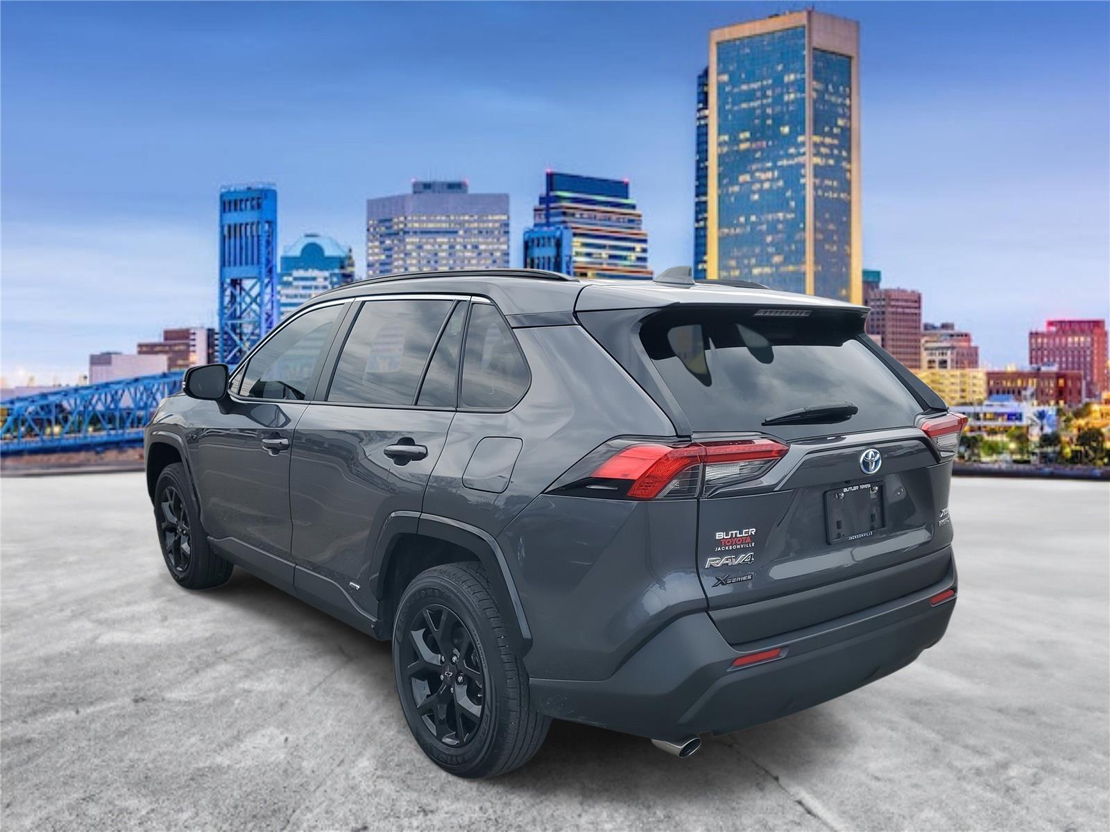 2024 Toyota RAV4 Hybrid XLE photo 2