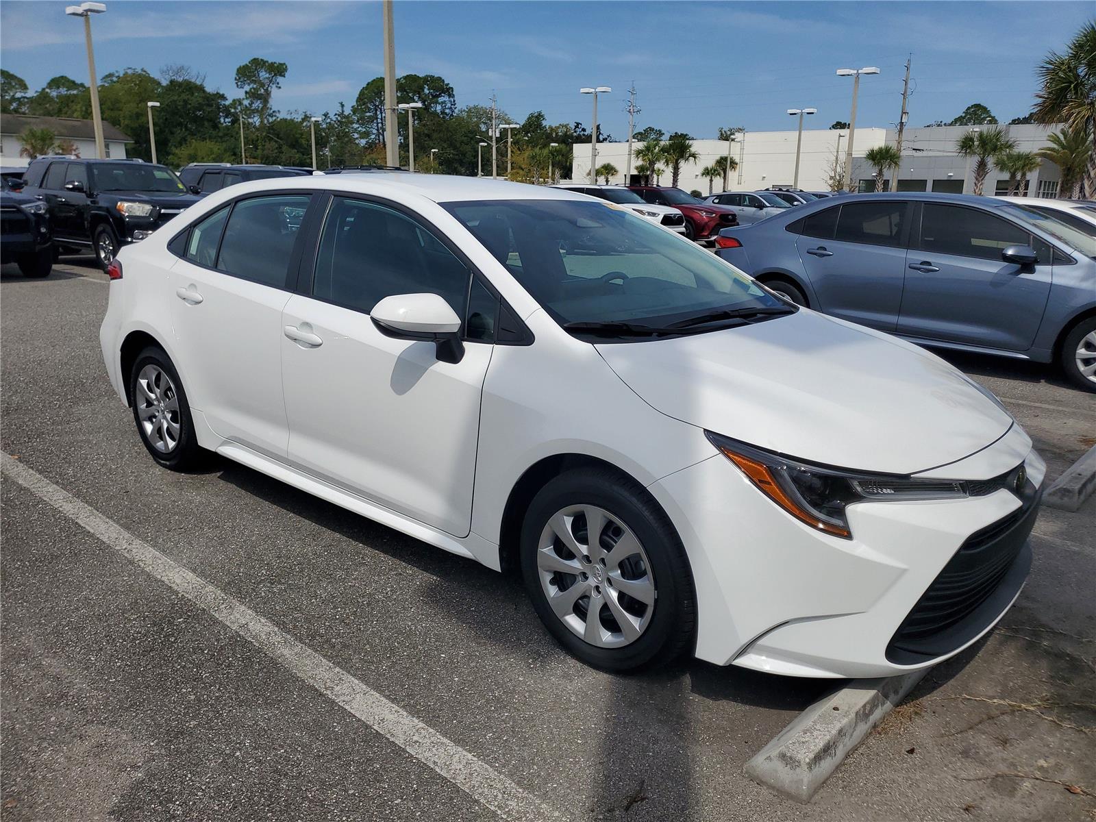 2025 Toyota Corolla LE photo 4