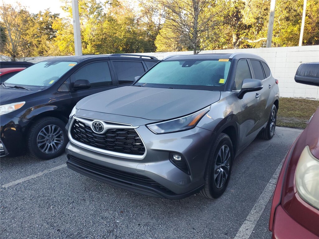 Used 2025 Toyota Highlander XLE SUV