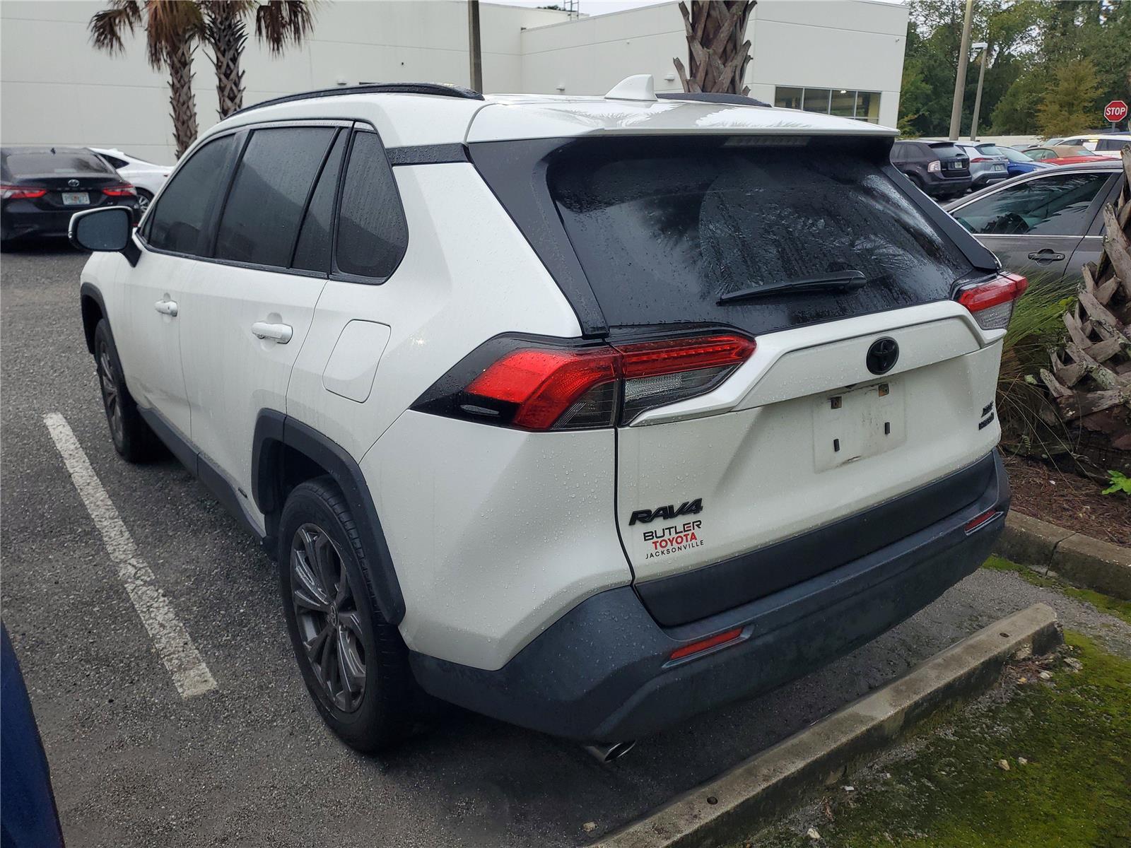 2022 Toyota RAV4 Hybrid XLE Premium photo 2
