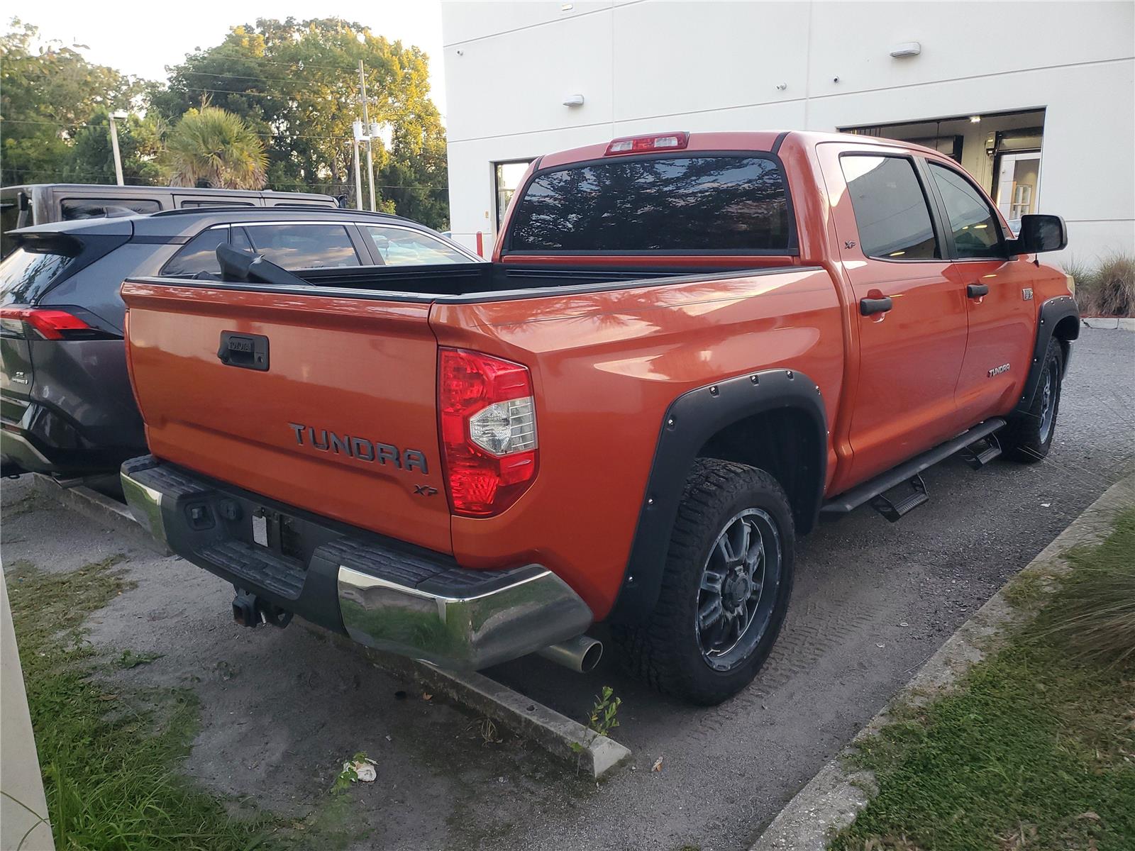 2018 Toyota Tundra SR5 CrewMax photo 3