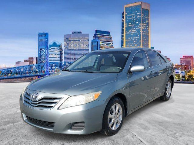 Toyota Camry B1479: Legenda yang Tak Lekang Oleh Waktu