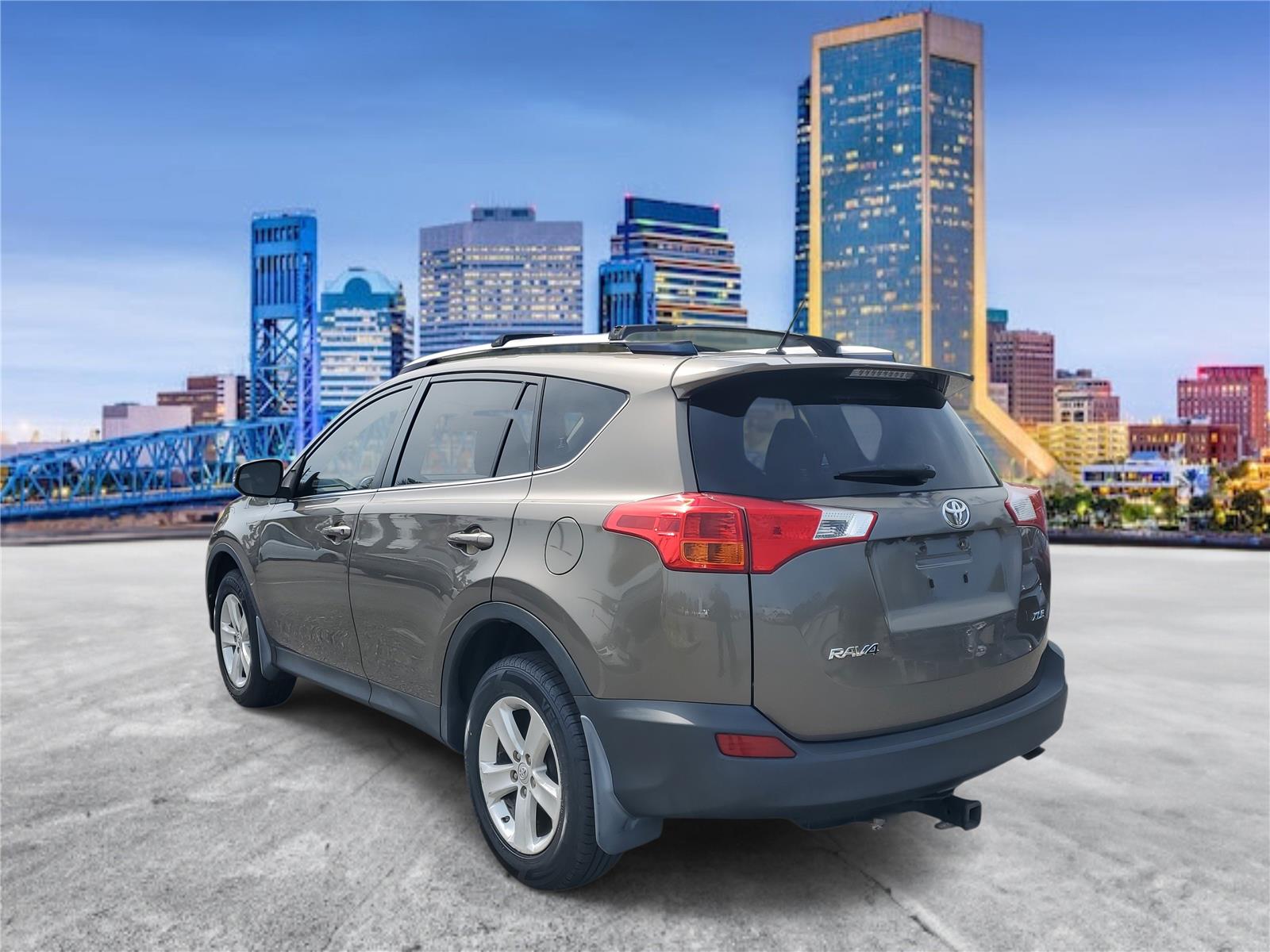 2013 Toyota RAV4 XLE photo 2
