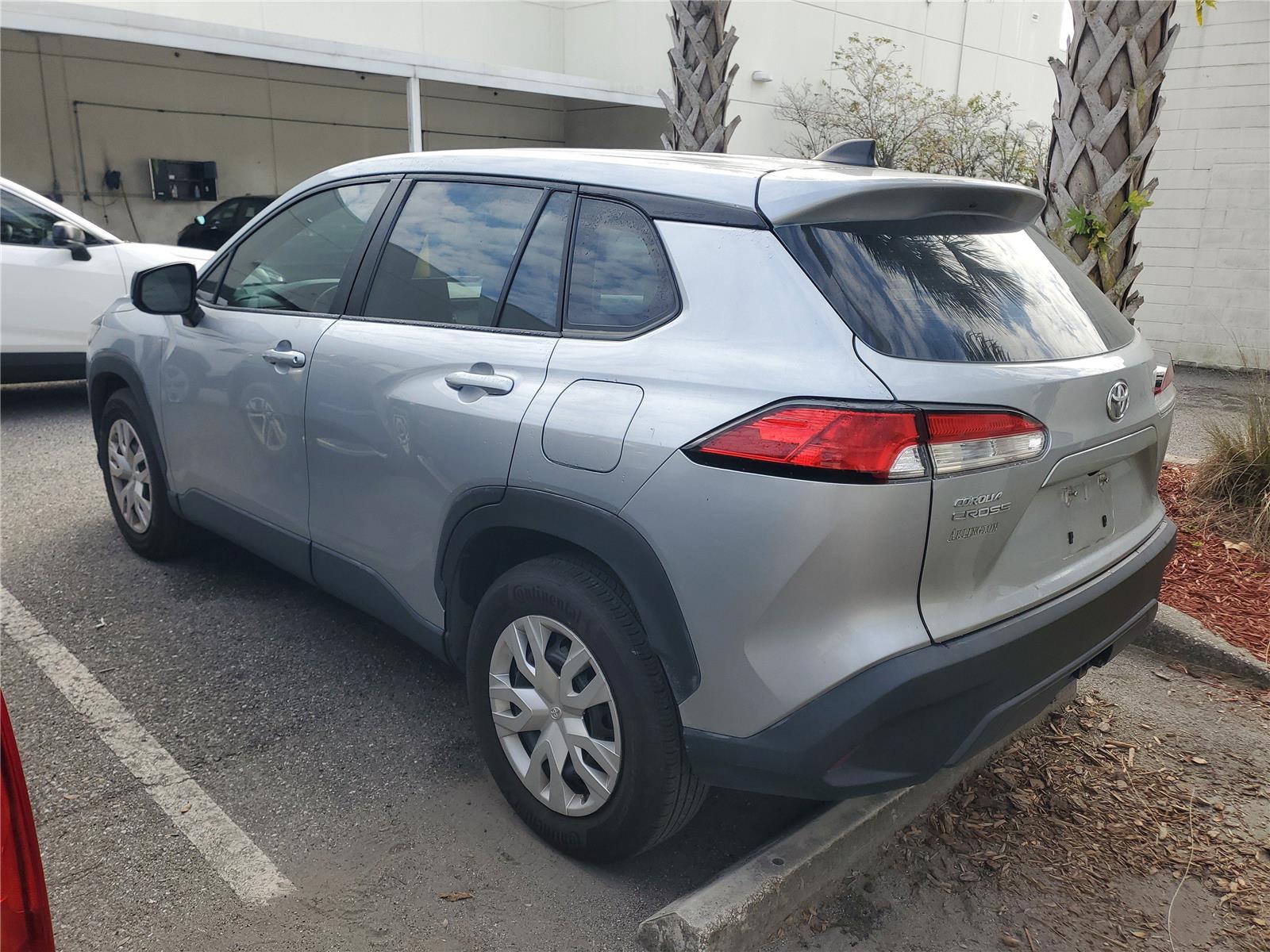 2024 Toyota Corolla Cross L photo 2