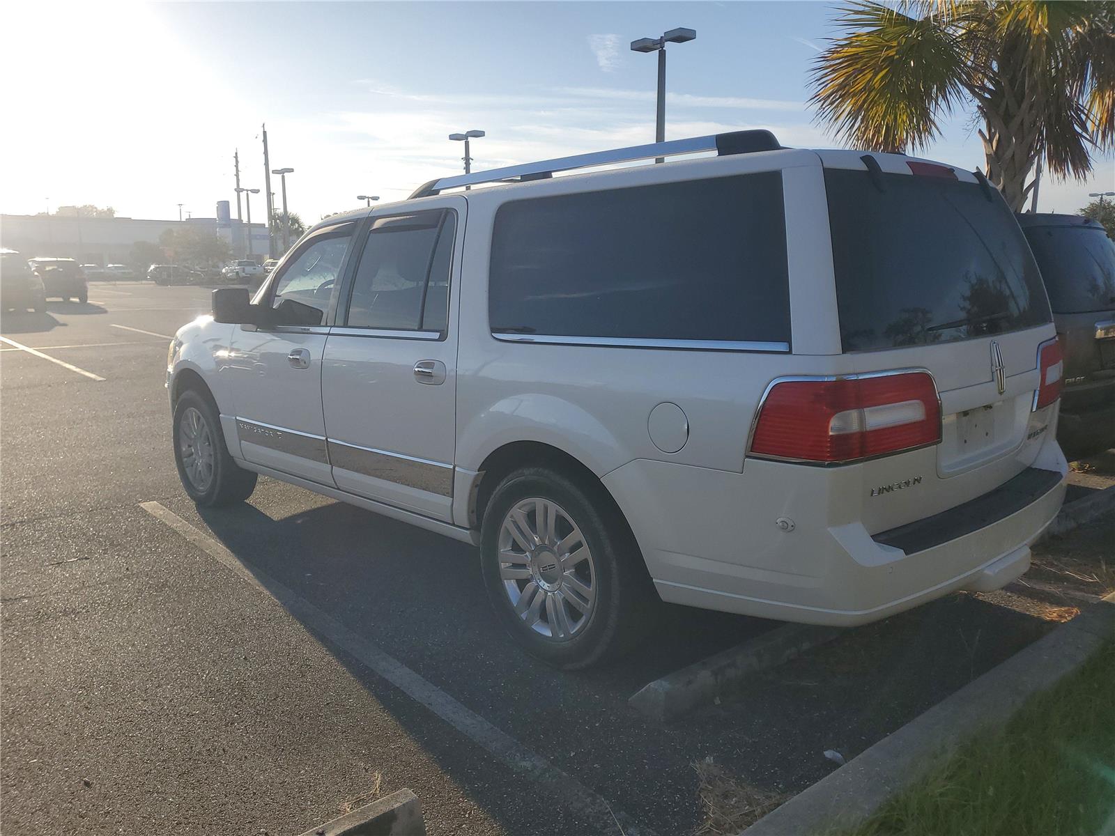 2012 Lincoln Navigator L photo 2