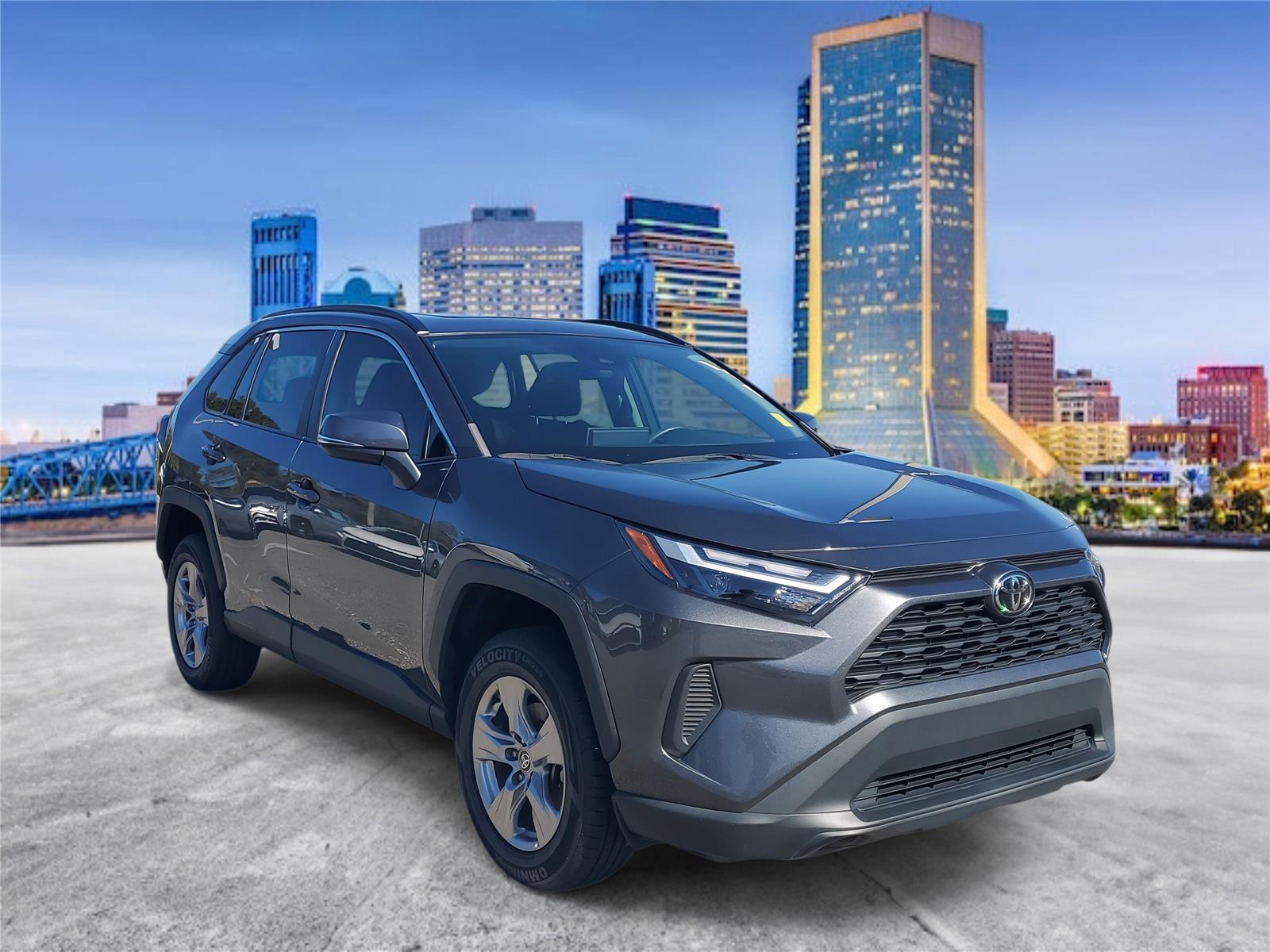 2022 Toyota RAV4 XLE photo 3