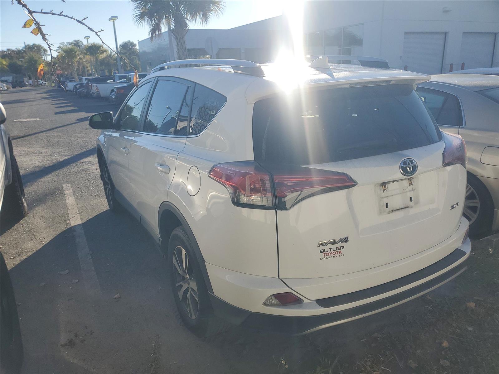 2018 Toyota RAV4 XLE photo 2