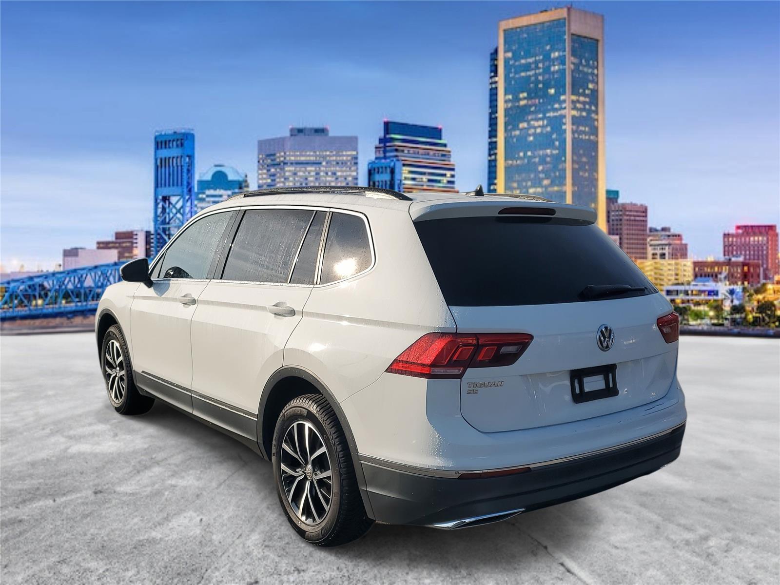 2021 Volkswagen Tiguan SE photo 2