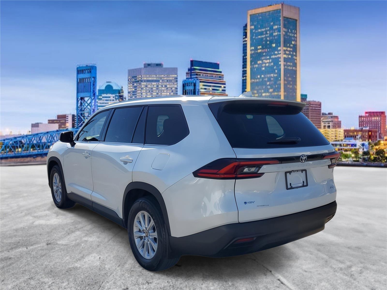 2025 Toyota Highlander Hybrid XLE photo 2