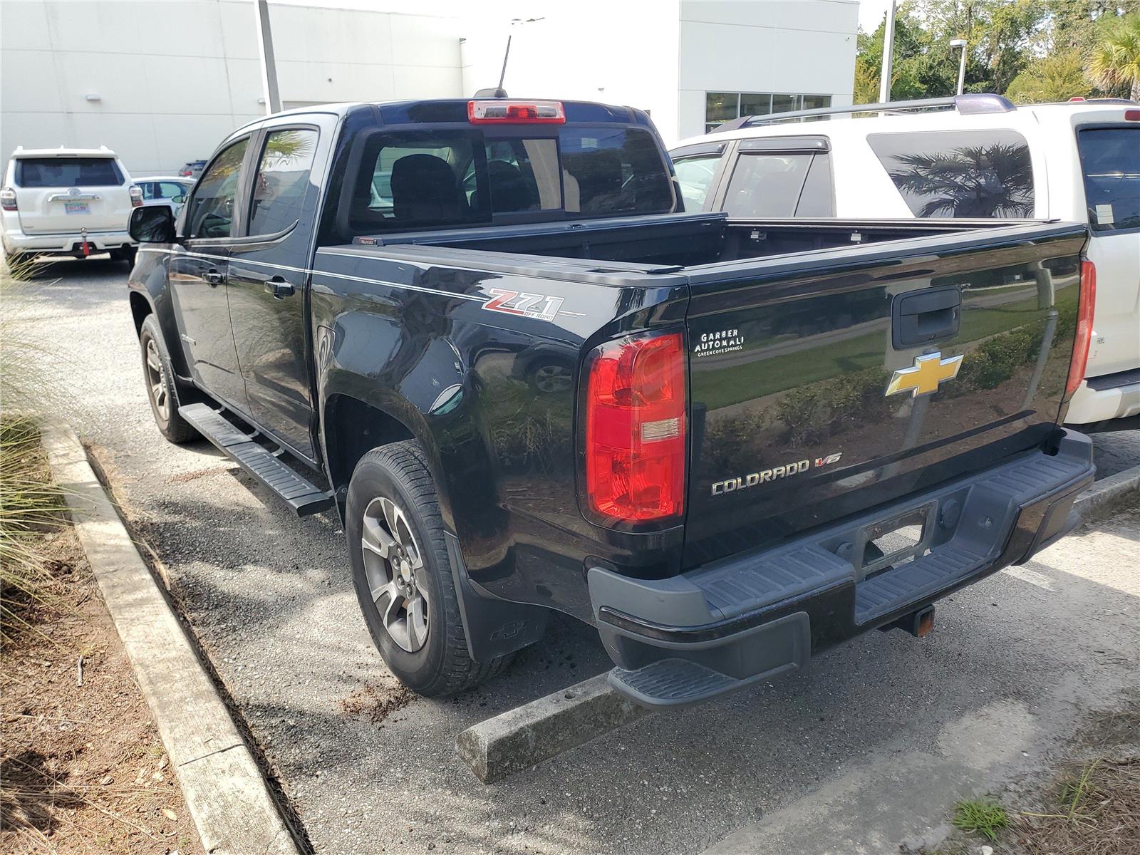 2017 Chevrolet Colorado Z71 photo 2