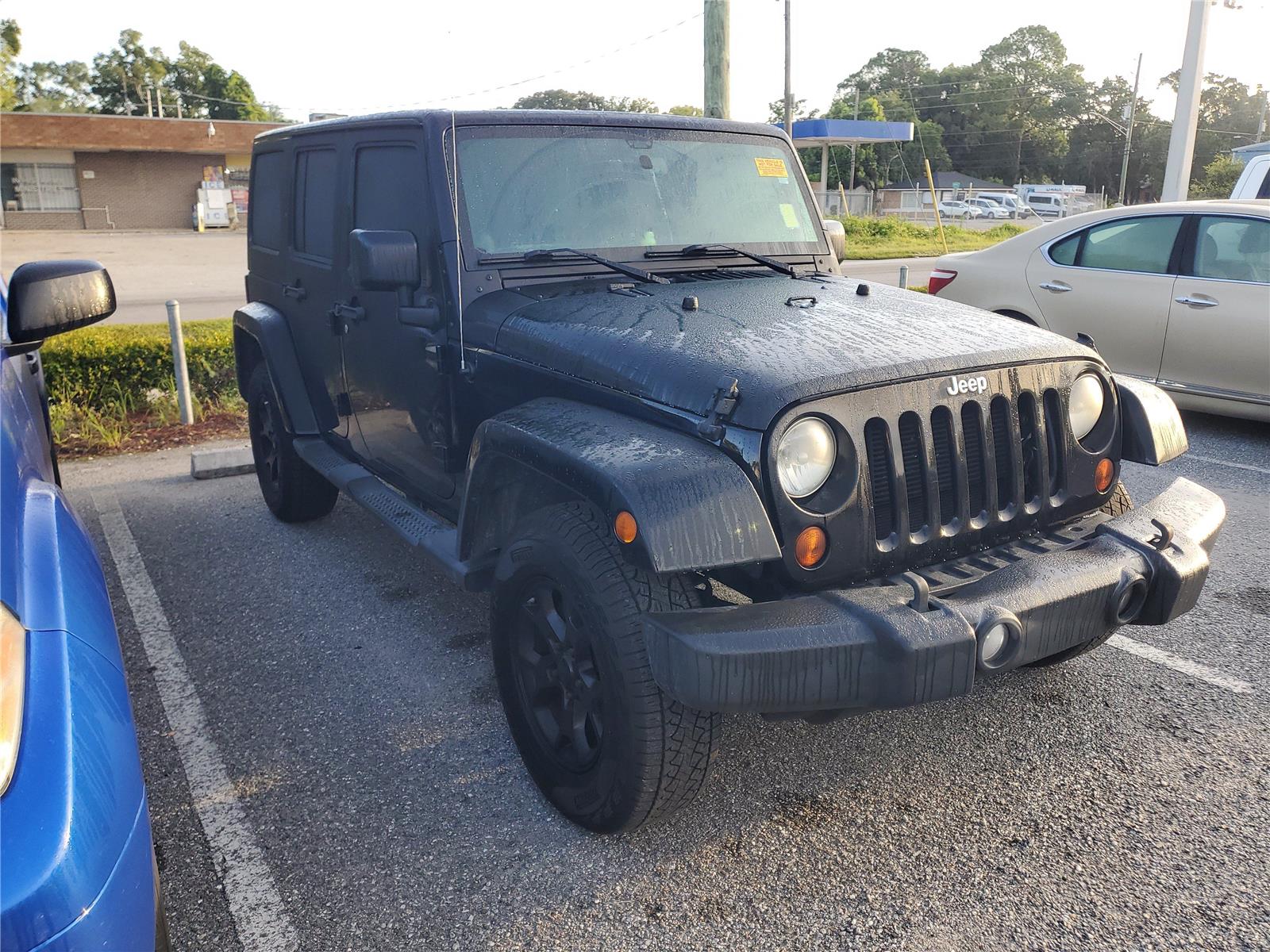 2013 Jeep Wrangler Unlimited Sahara photo 3