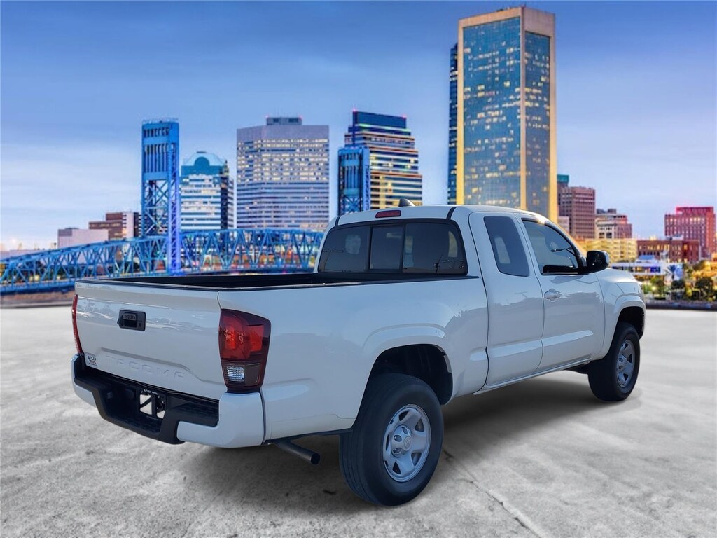 2022 Toyota Tacoma SR photo 3