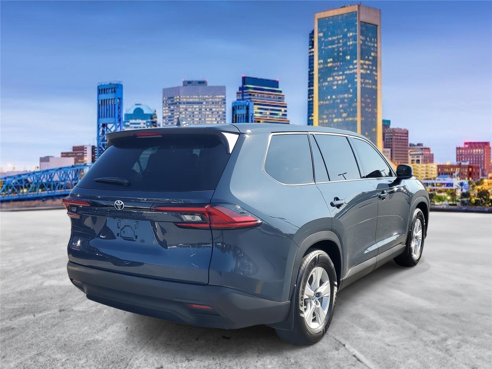 2025 Toyota Grand Highlander LE photo 3