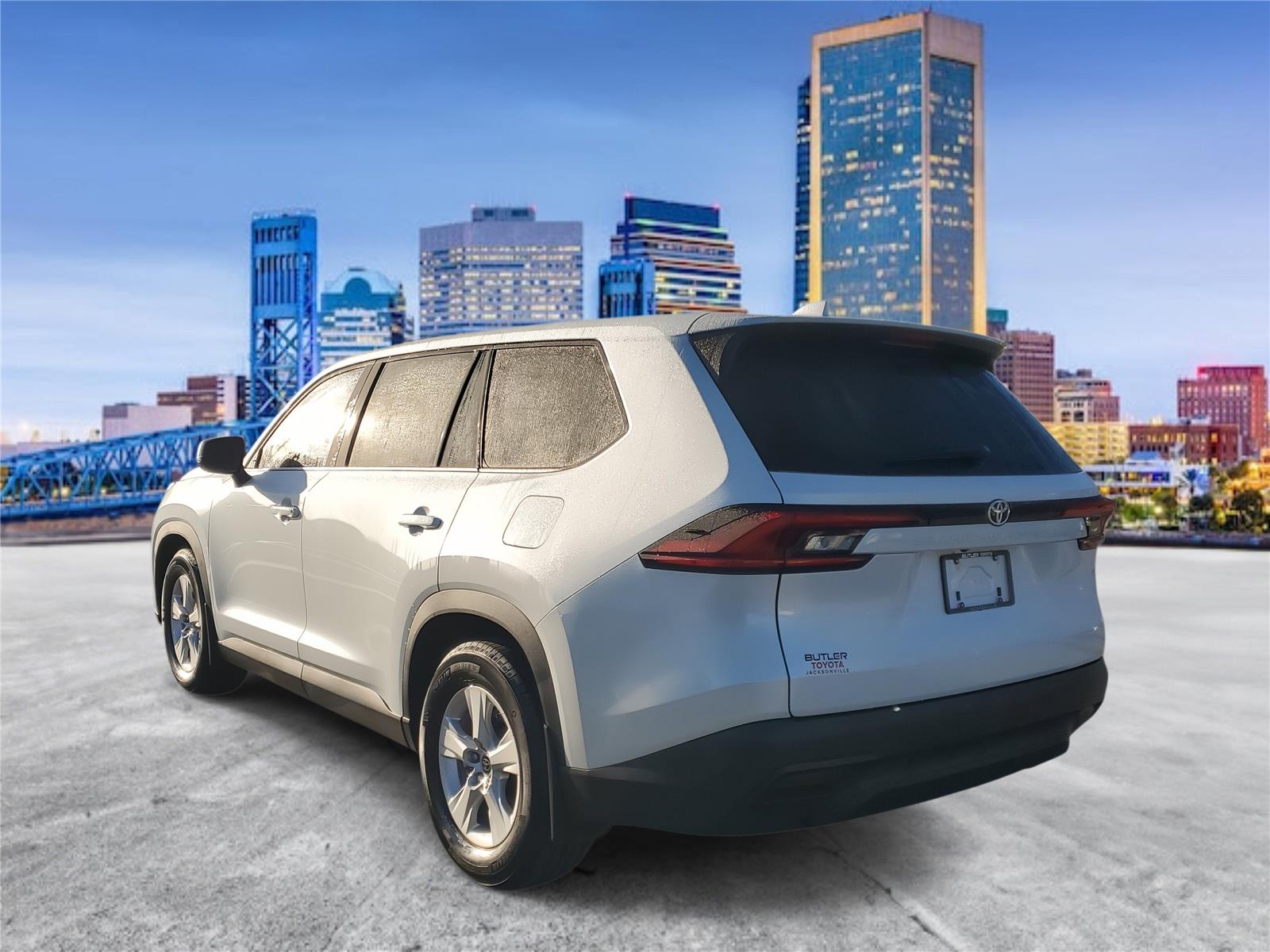 2025 Toyota Grand Highlander LE photo 2