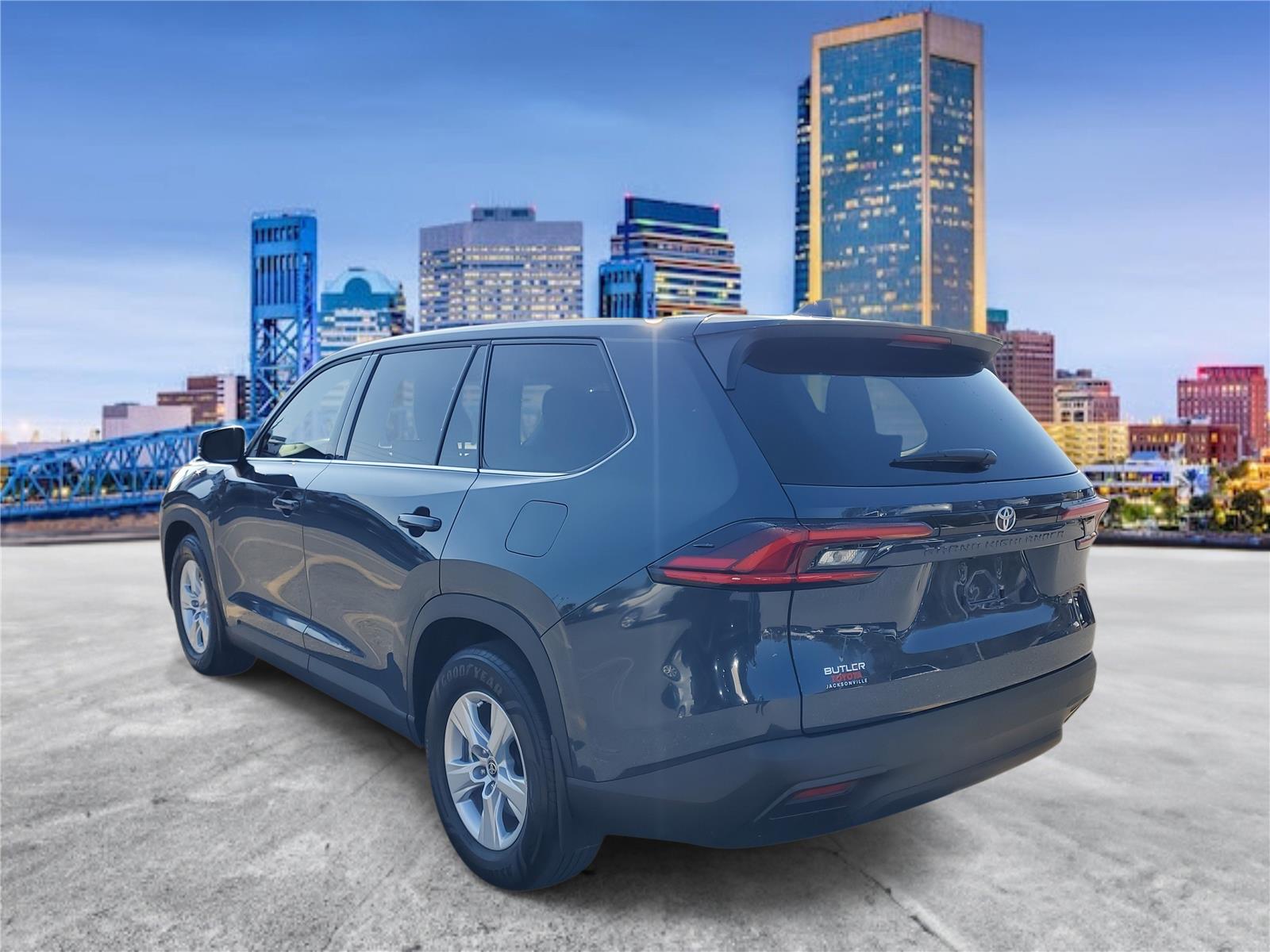 2025 Toyota Grand Highlander LE photo 2