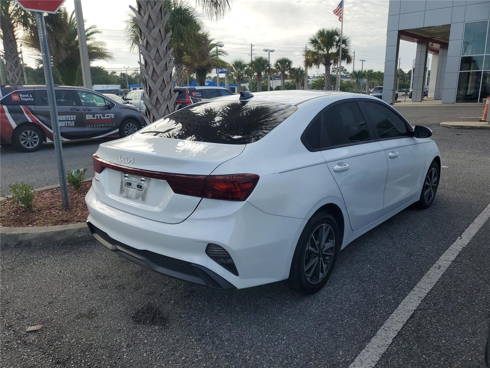 2022 Kia Forte LXS photo 3