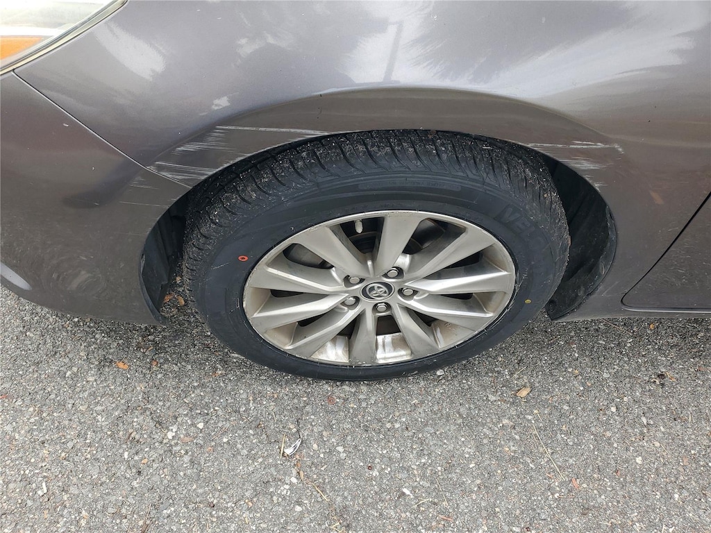 2016 Toyota Camry XLE photo 3