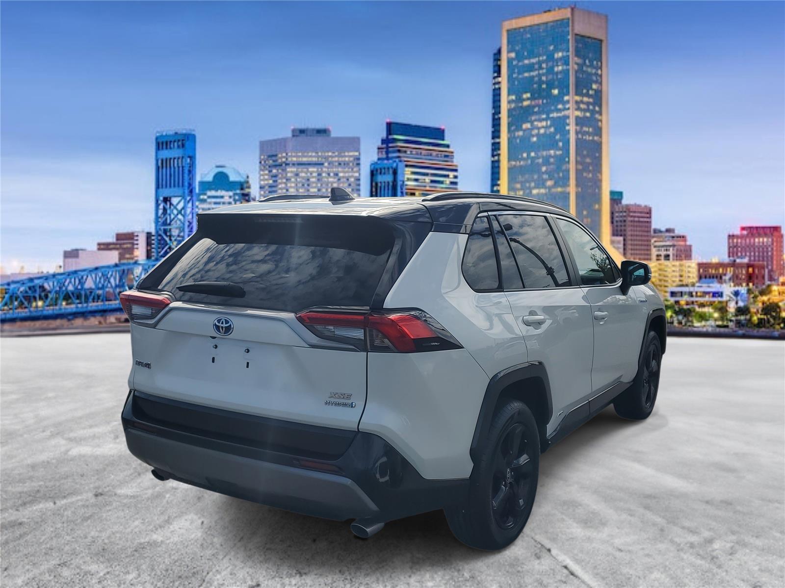2021 Toyota RAV4 Hybrid XSE photo 3