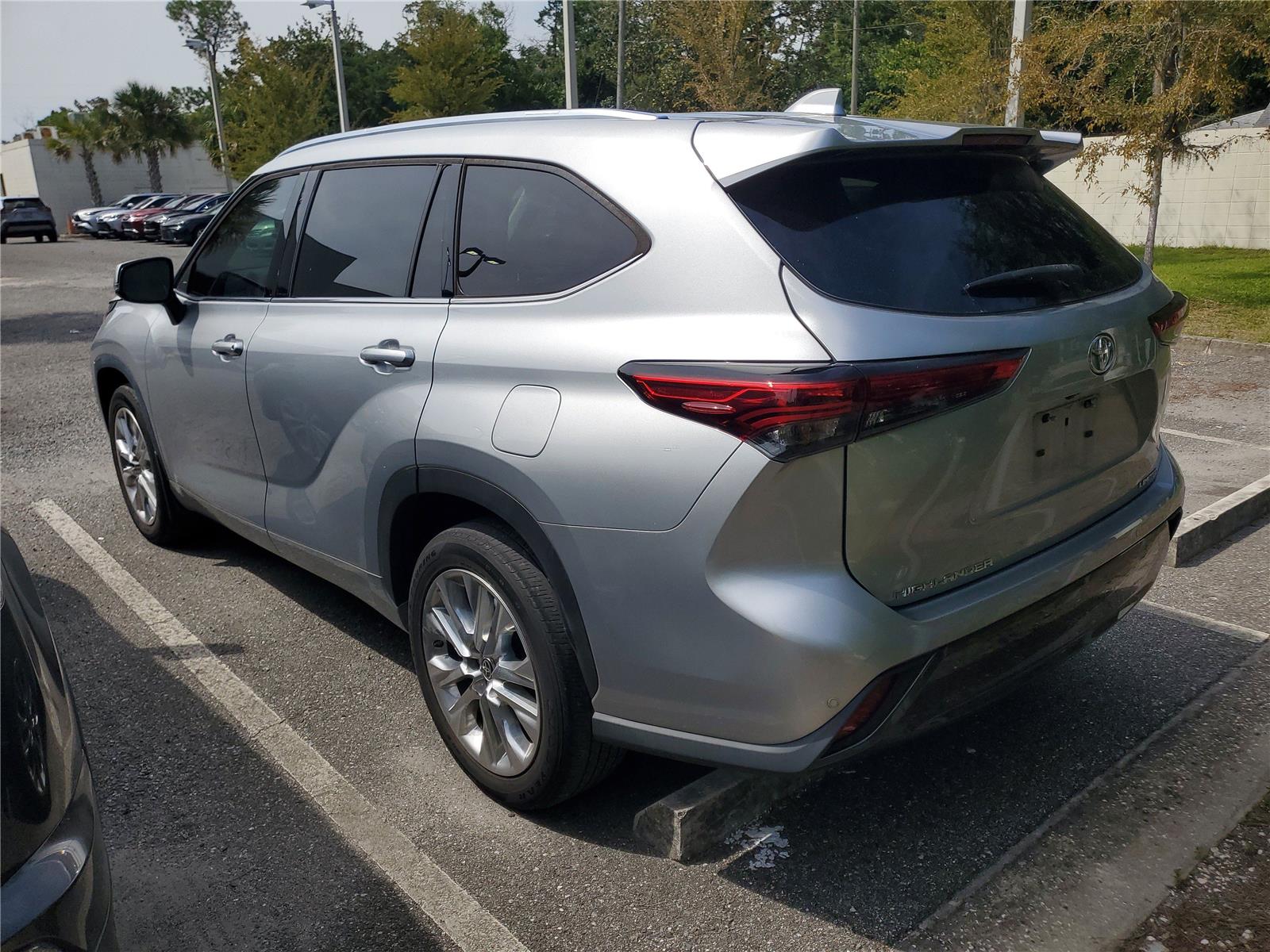 2022 Toyota Highlander Limited photo 2