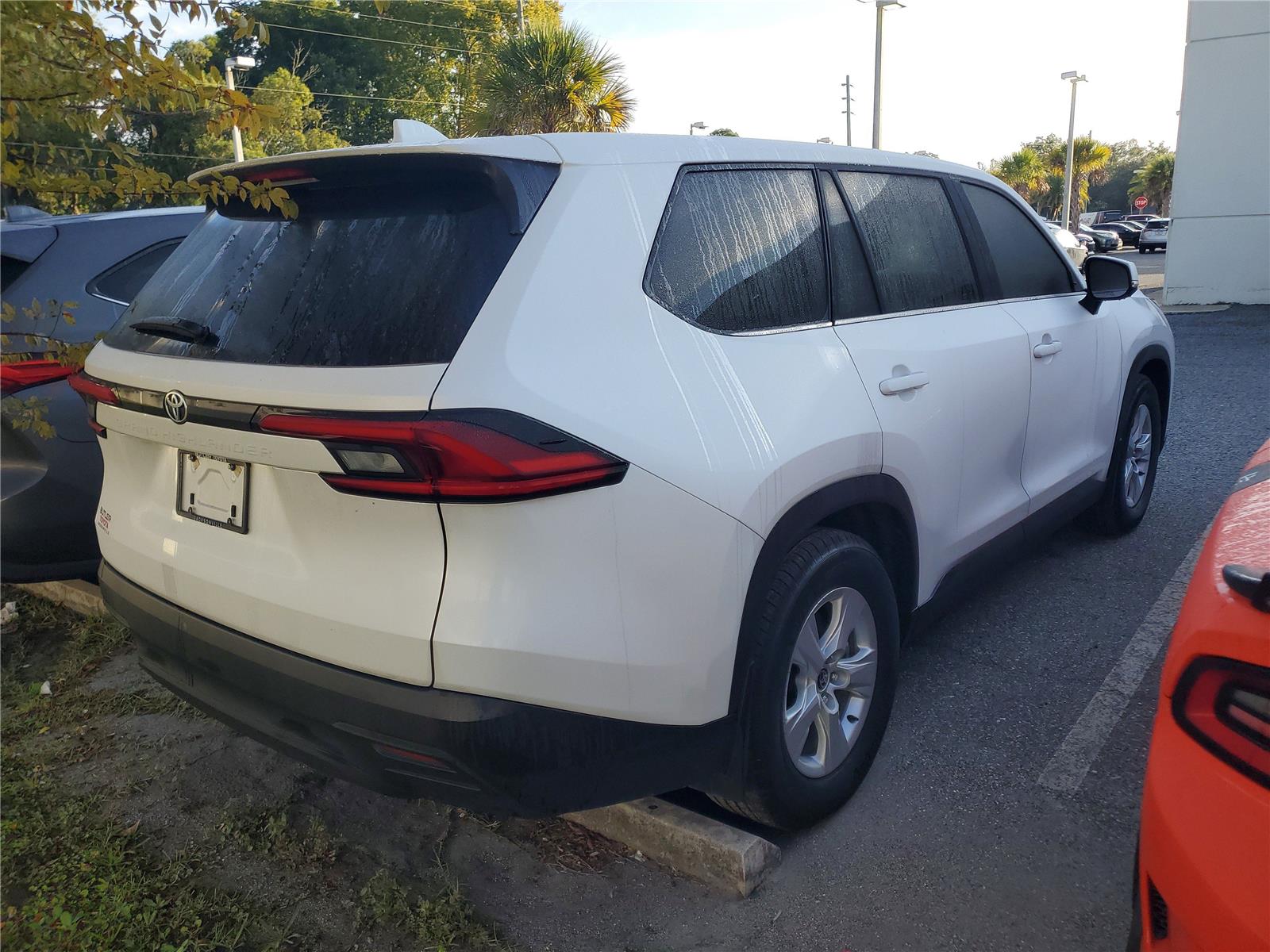 2025 Toyota Grand Highlander LE photo 3