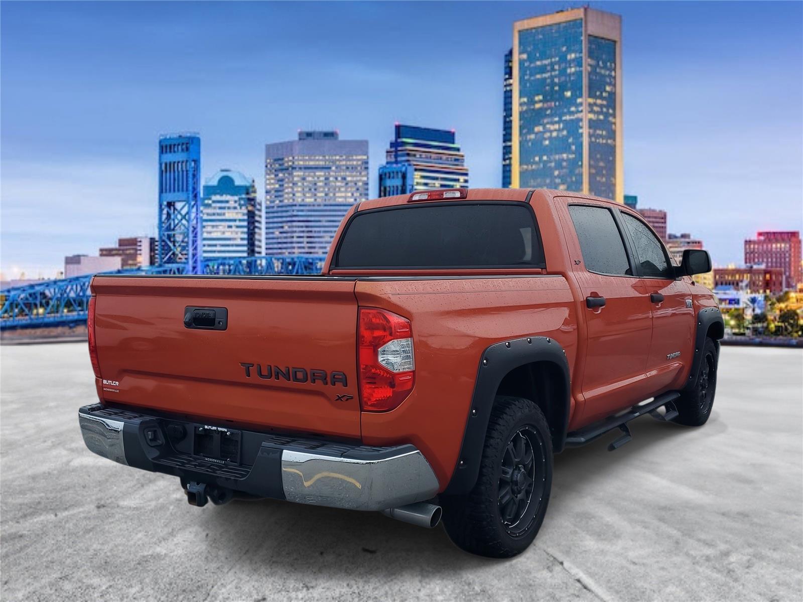 2018 Toyota Tundra SR5 CrewMax photo 3