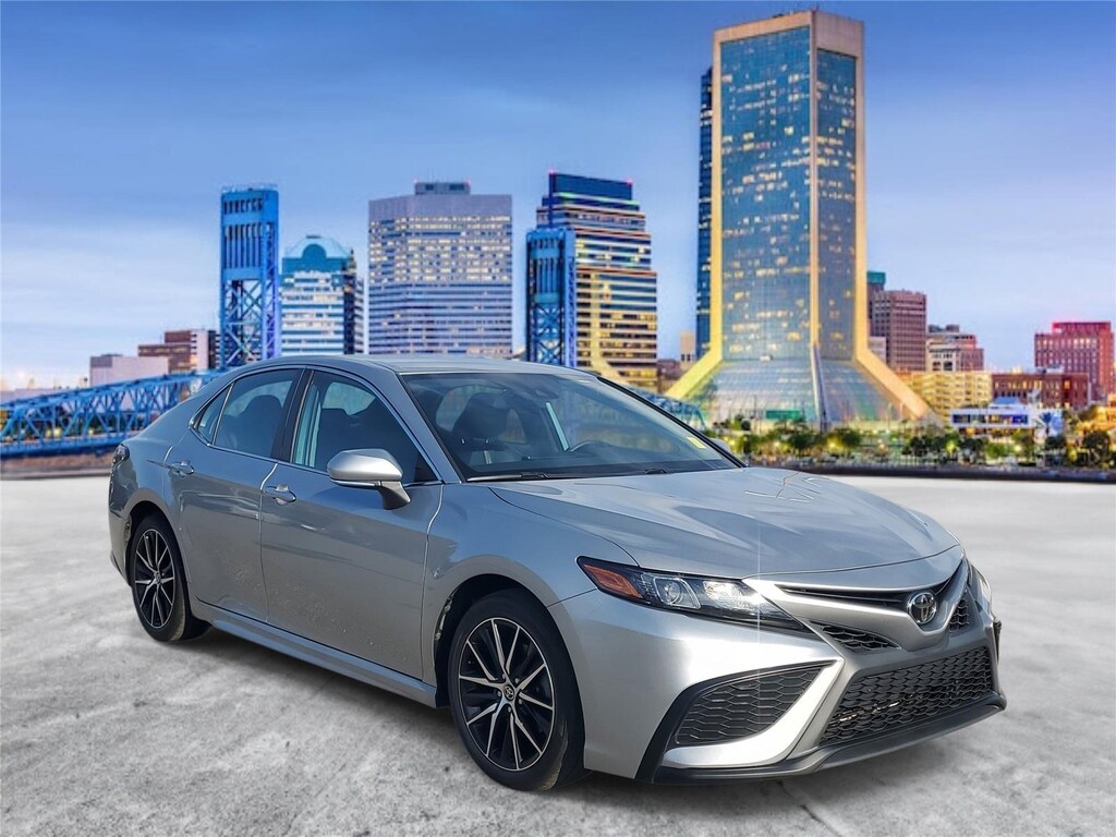 2022 Toyota Camry SE photo 4