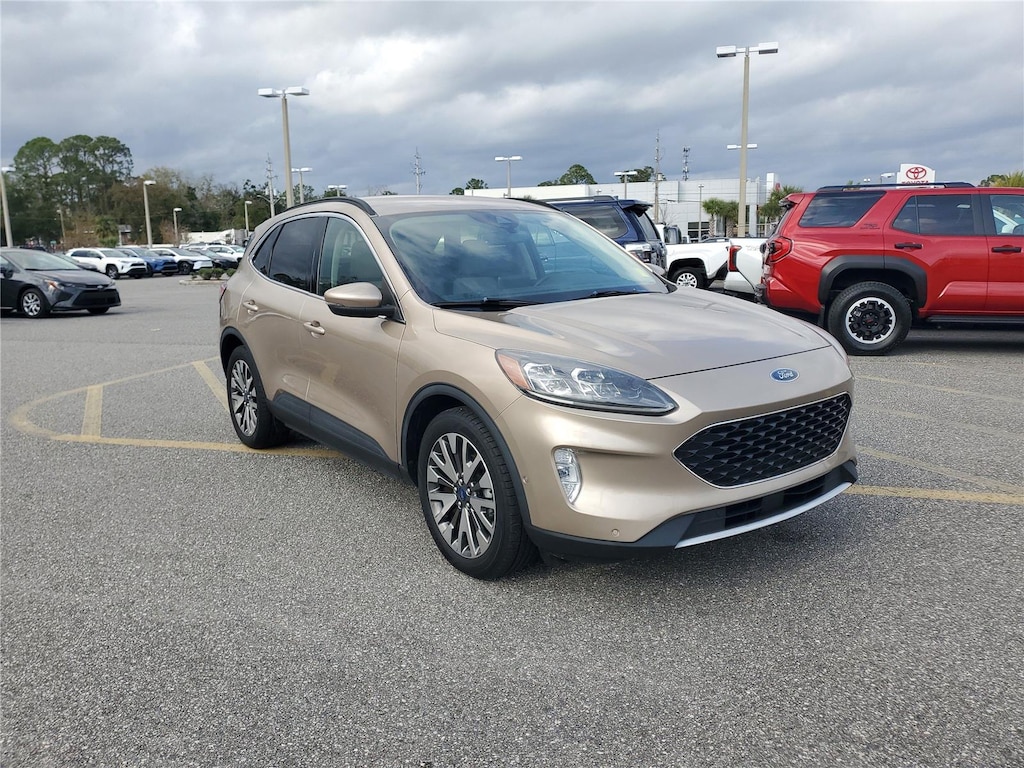 2020 Ford Escape Titanium Hybrid photo 4