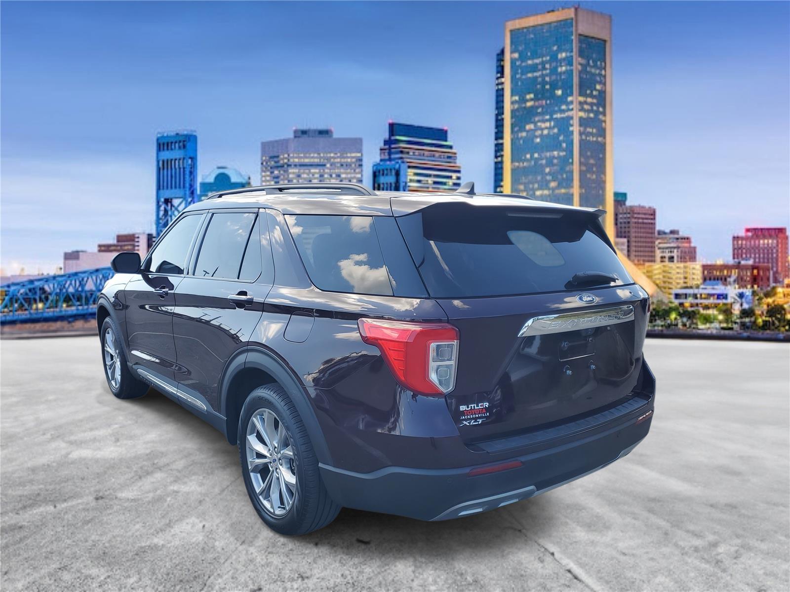 2023 Ford Explorer XLT photo 2