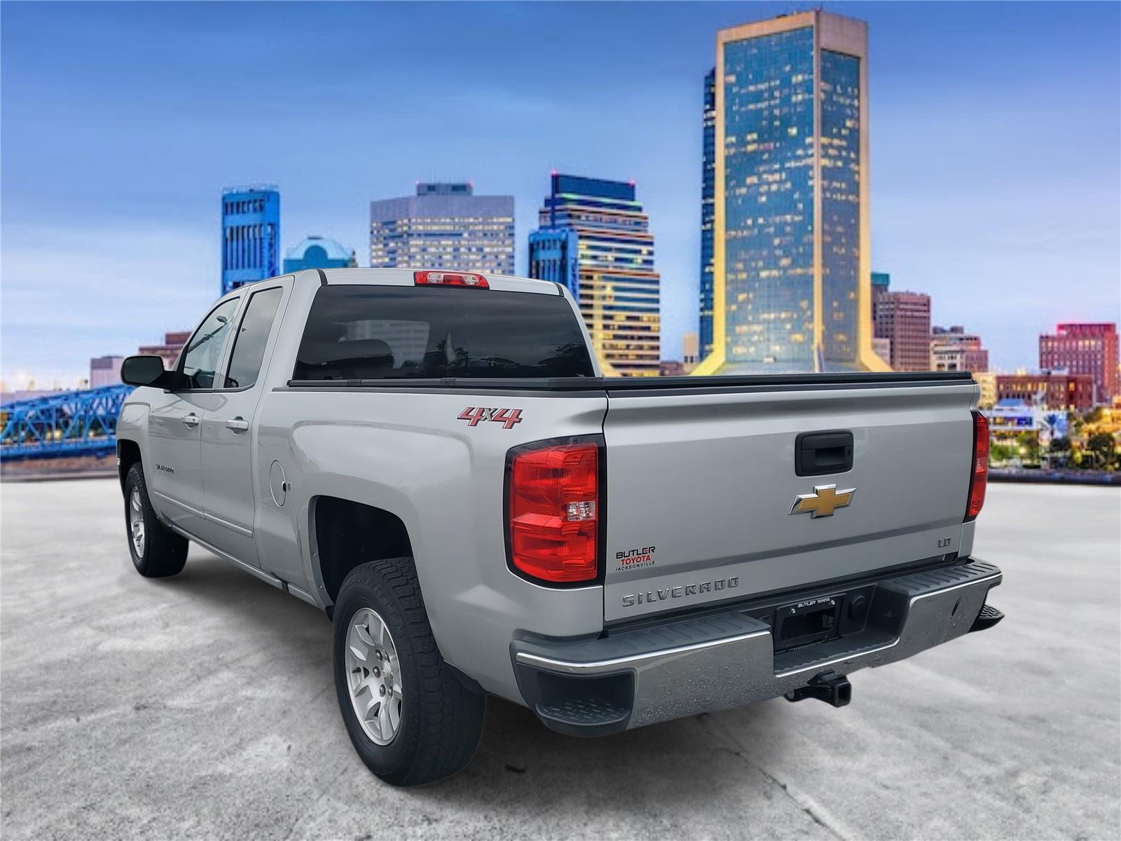2019 Chevrolet Silverado 1500 LT photo 2