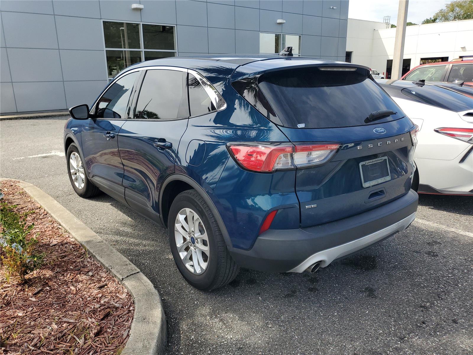 2020 Ford Escape SE photo 2