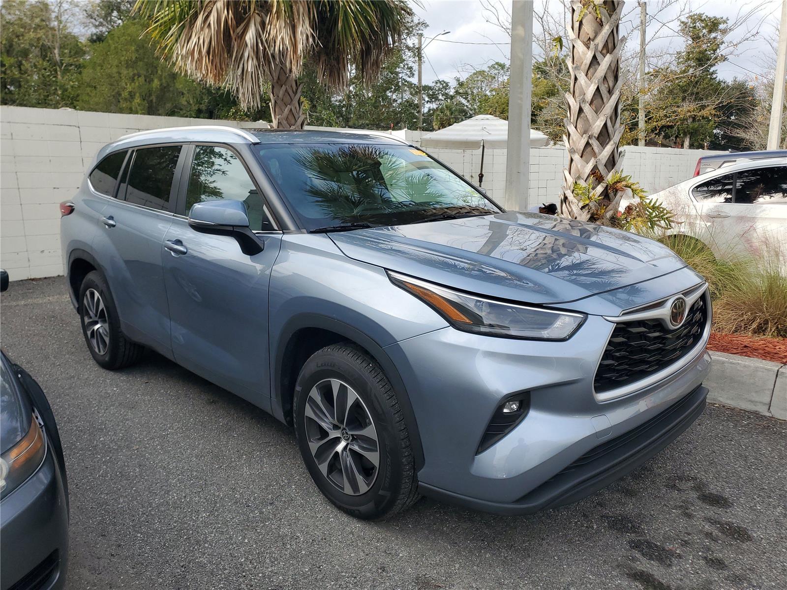 2023 Toyota Highlander XLE photo 4