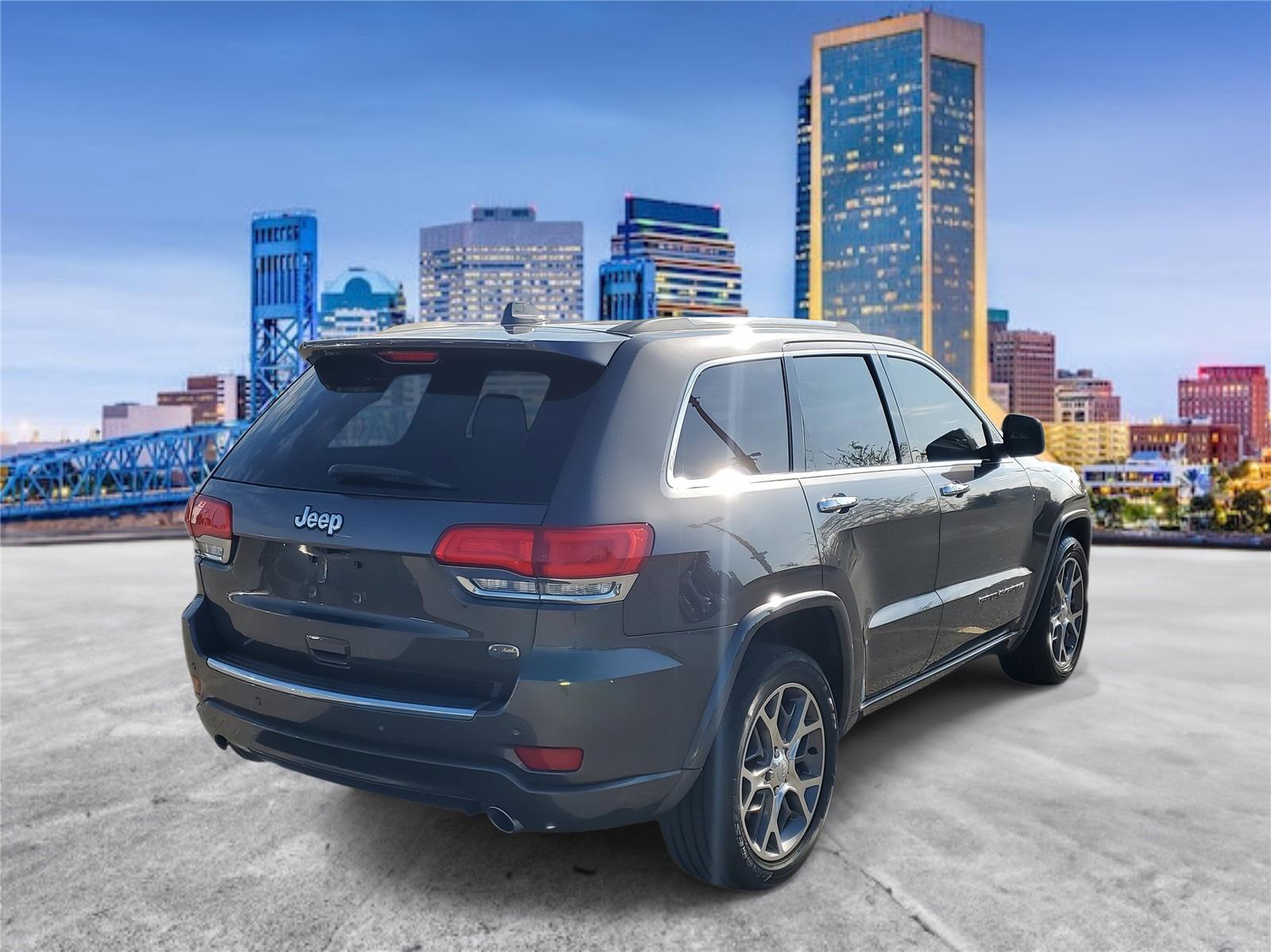 2020 Jeep Grand Cherokee Overland photo 2