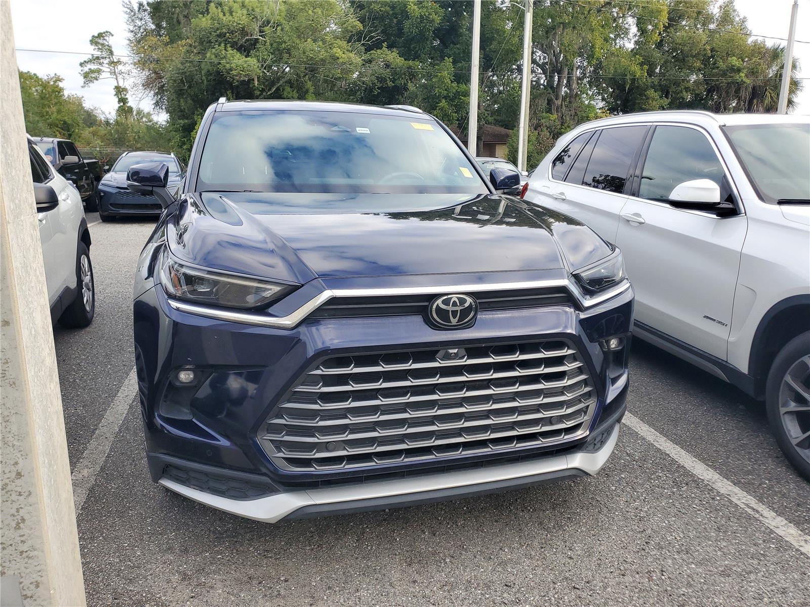 2024 Toyota Highlander Hybrid MAX Limited photo 4