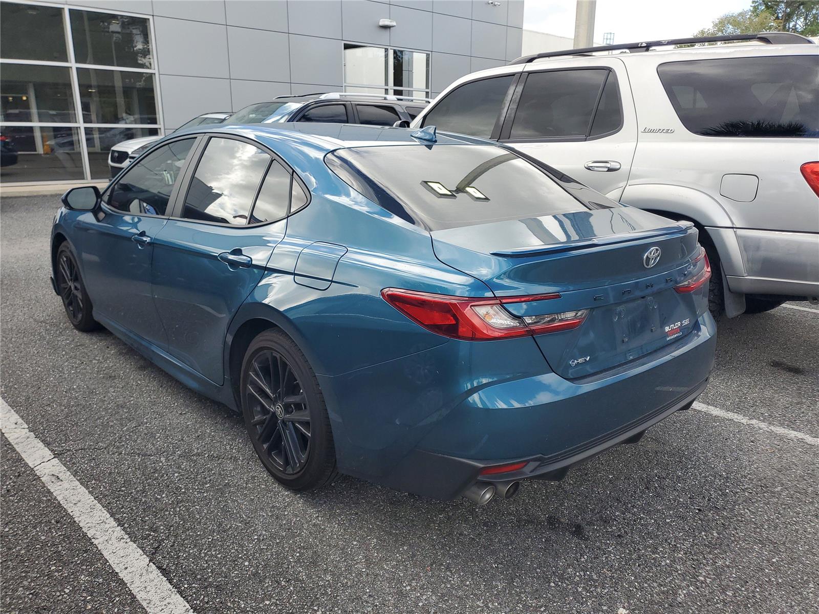 2025 Toyota Camry SE photo 2