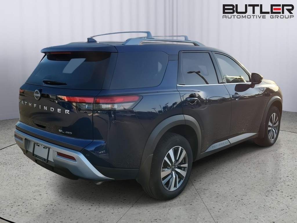 Used 2024 Nissan Pathfinder SL SUV