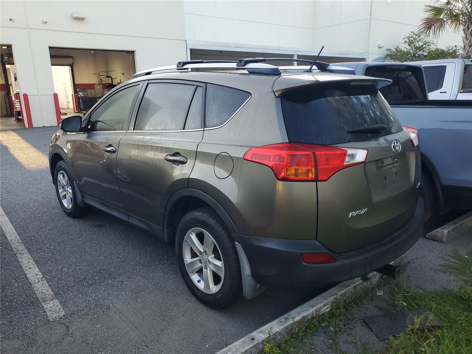 2013 Toyota RAV4 XLE photo 2