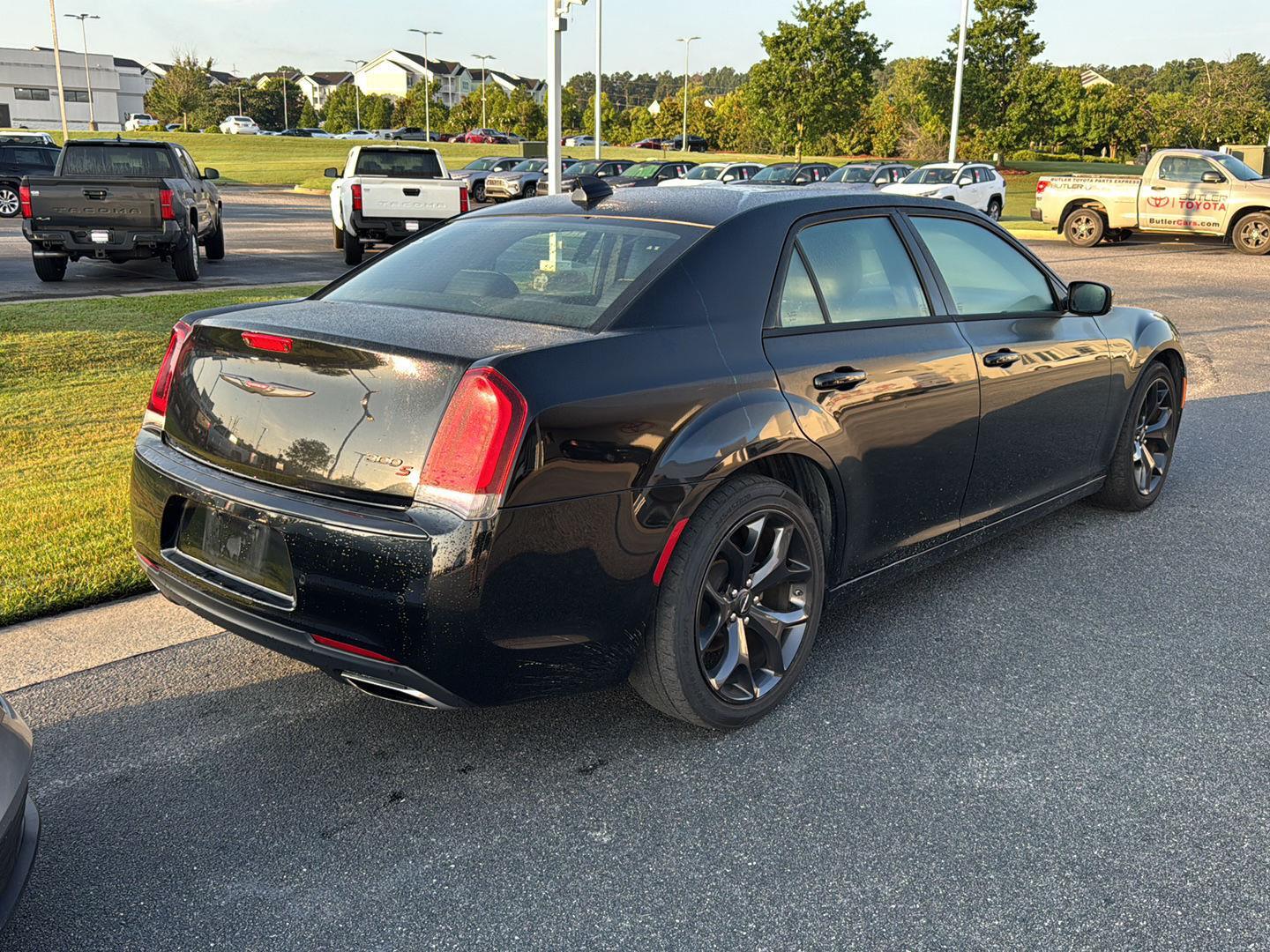 2023 Chrysler 300 photo 4