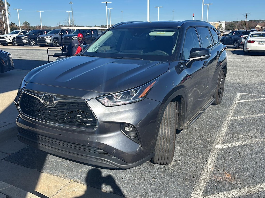 Used 2025 Toyota Highlander Limited SUV