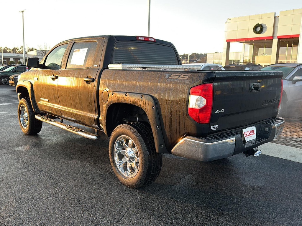 2018 Toyota Tundra SR5 CrewMax photo 3