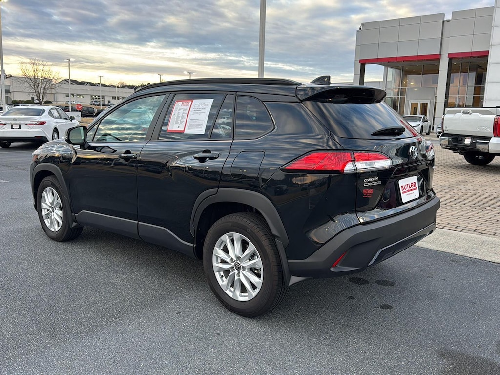 Used 2025 Toyota Corolla Cross LE SUV
