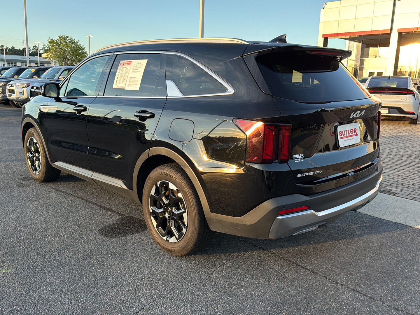 2024 Kia Sorento S photo 2