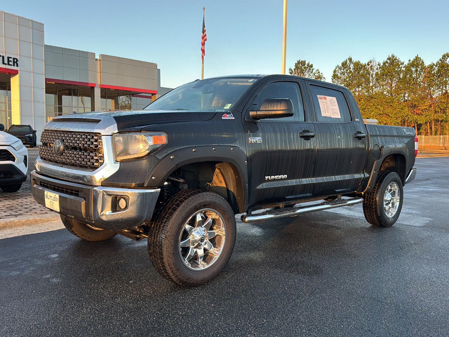 2018 Toyota Tundra SR5 CrewMax photo 2