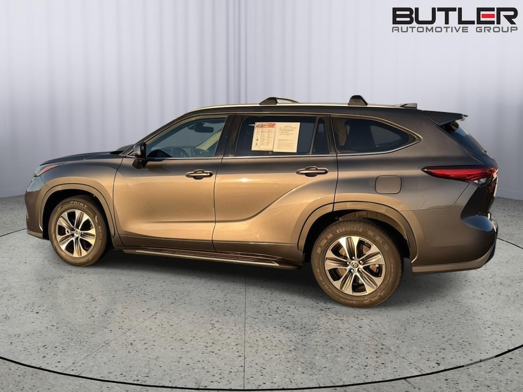 Used 2022 Toyota Highlander XLE SUV