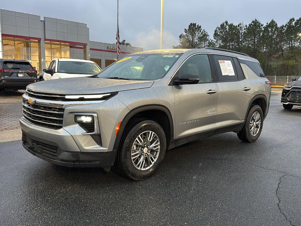 Used 2025 Chevrolet Traverse FWD LT SUV