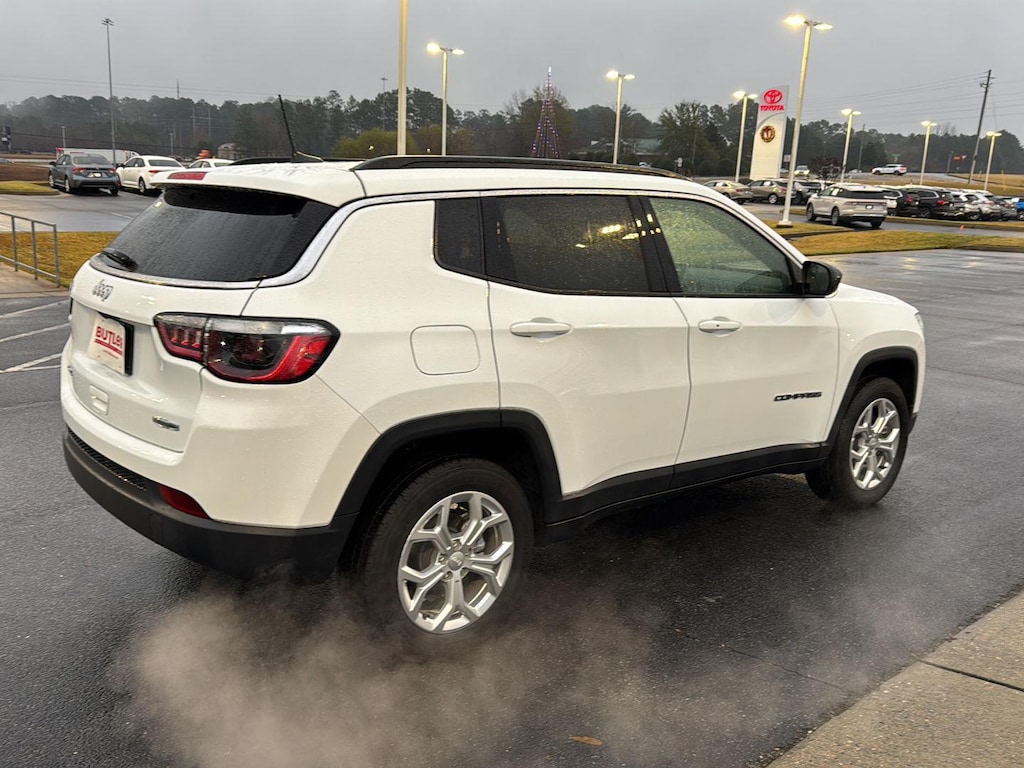 2024 Jeep Compass Latitude photo 3