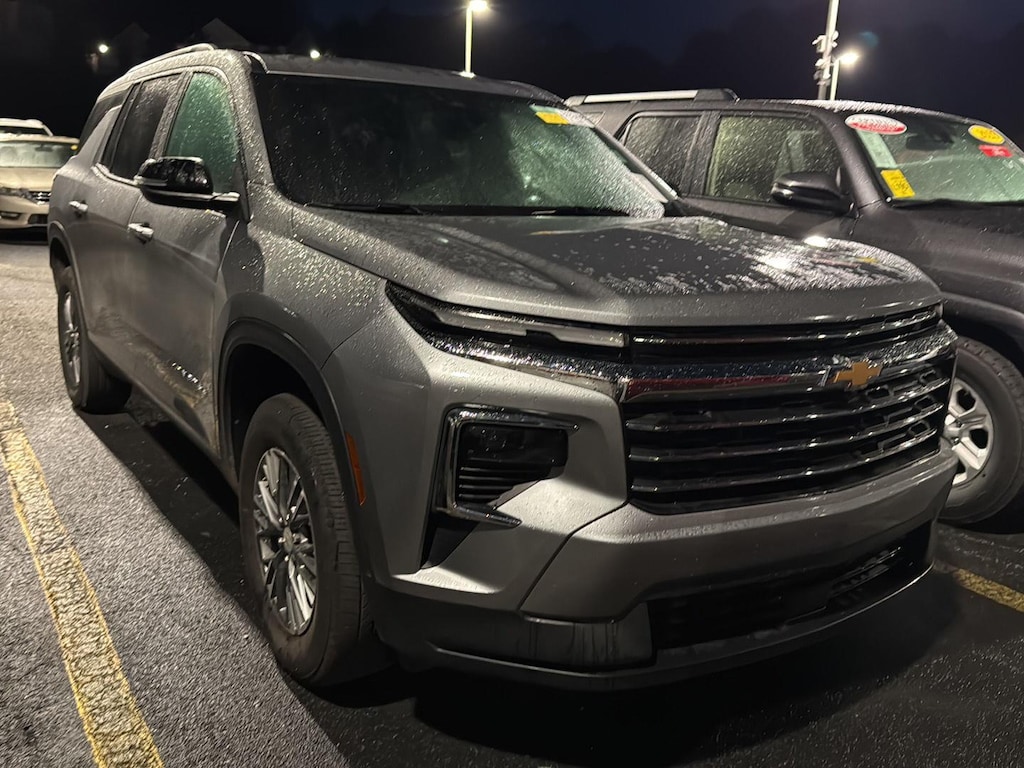 2025 Chevrolet Traverse photo 4