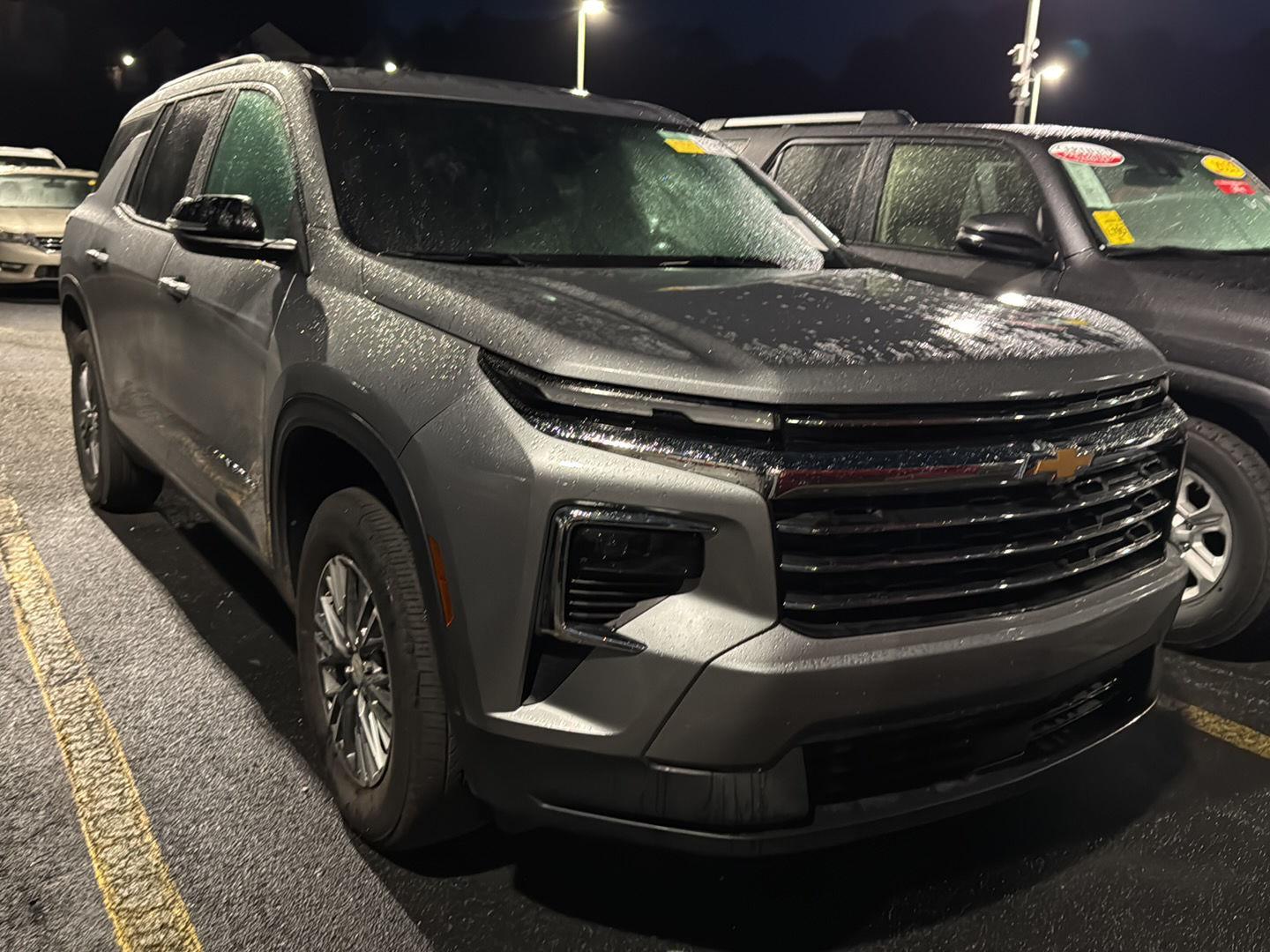 2025 Chevrolet Traverse photo 3