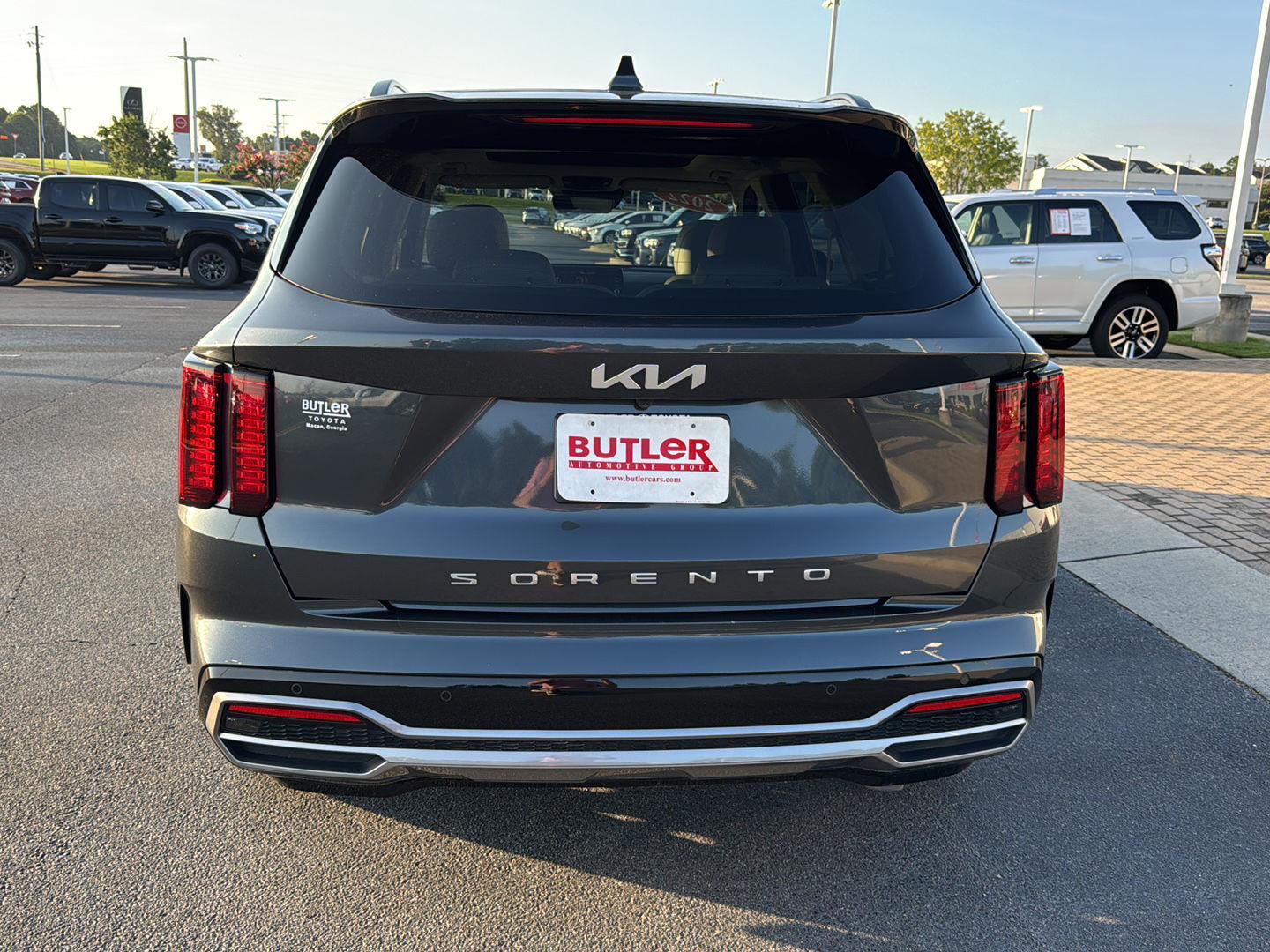 2022 Kia Sorento EX photo 2
