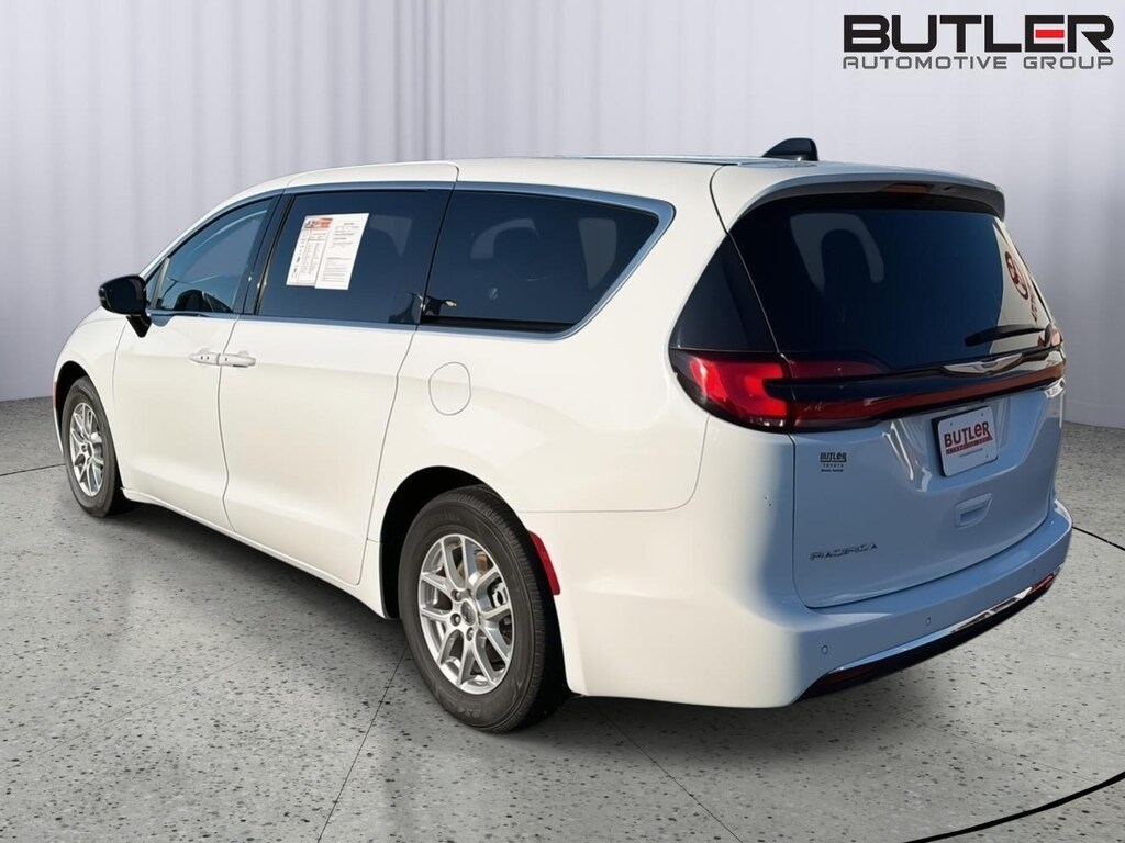 Used 2024 Chrysler Pacifica Touring L Van