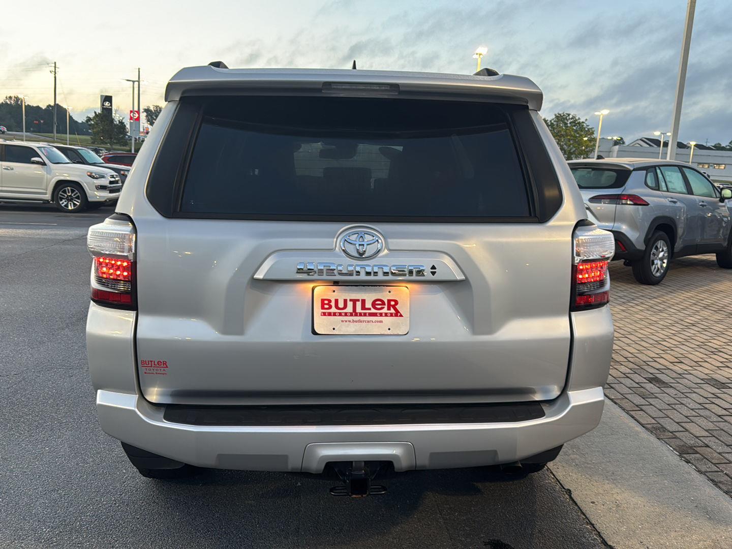 2023 Toyota 4Runner SR5 Premium photo 4